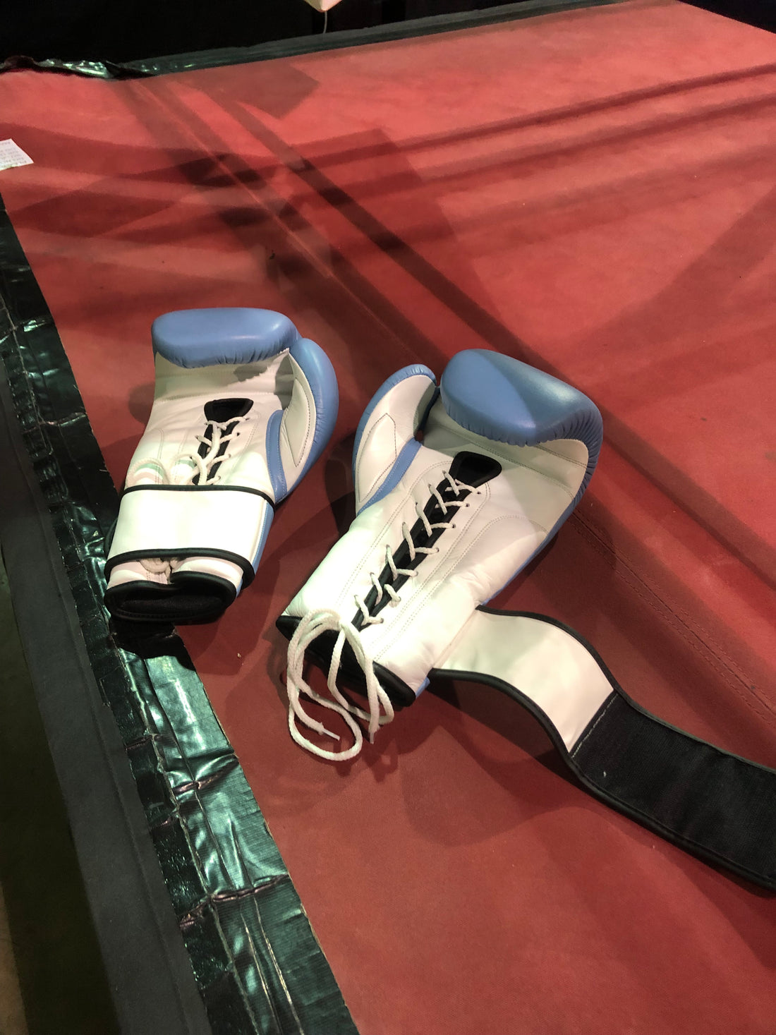 How heavy are boxing gloves?