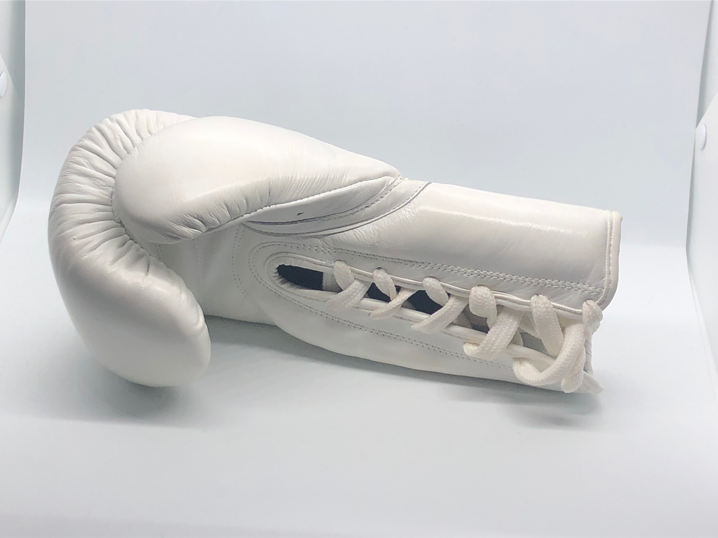 WHITE KING OF SPARRING PROFESSIONAL COMPETITION BOXING GLOVES